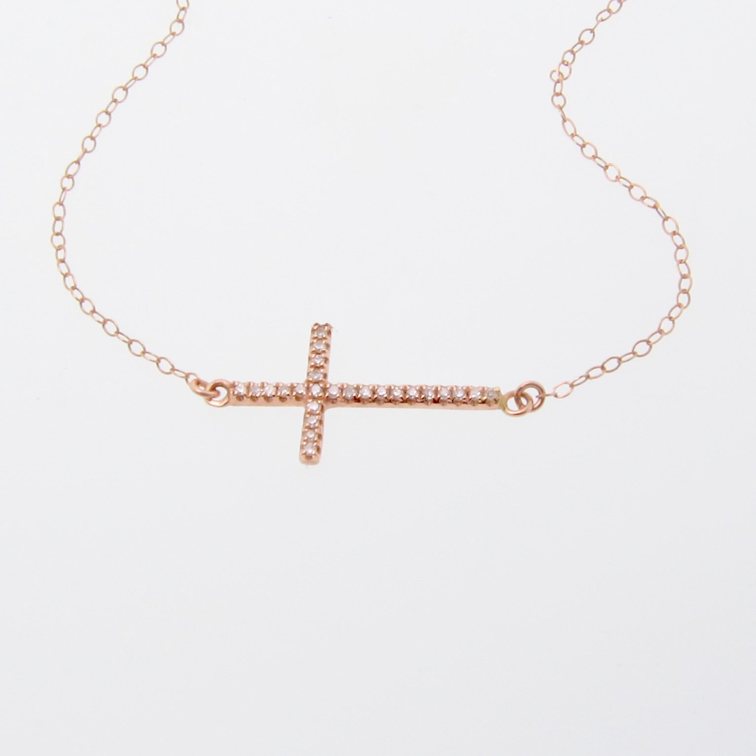 Seitlich Kreuz Anhänger, 14K Rose Gold - Last One von classicdesigns
