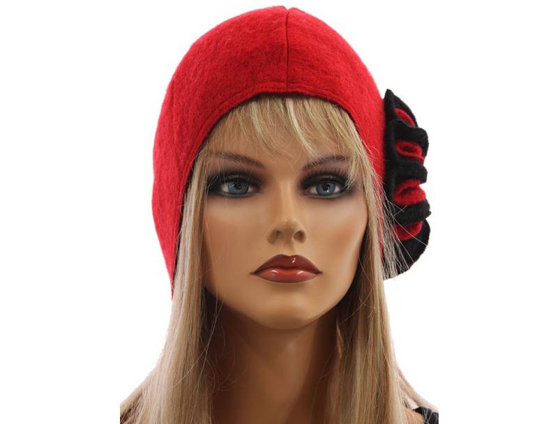 Red Black Womens Wool Hat, Fall Winter Red Hat With Flower, Soft Boiled Size M - Stretched Up To Xl/Xxl von classydress