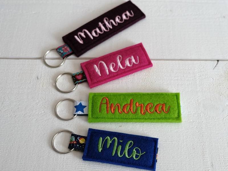 Schlüsselanhänger Mit Name Personalisiert Wunschname Schlüsselband Filz Bestickt Anhänger Bunt Namensanhänger von clauchichi