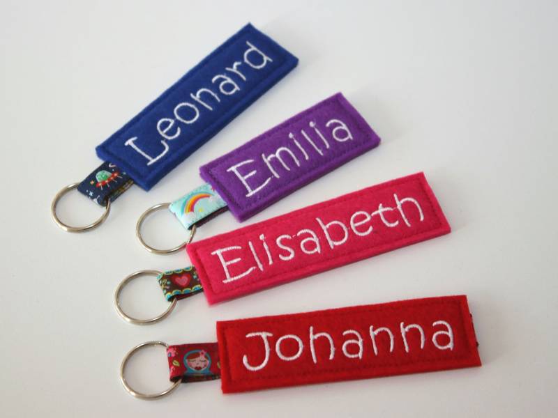 Schlüsselanhänger Mit Name Personalisiert Wunschname Schlüsselband Filz Bestickt Anhänger Bunt Namensanhänger von clauchichi