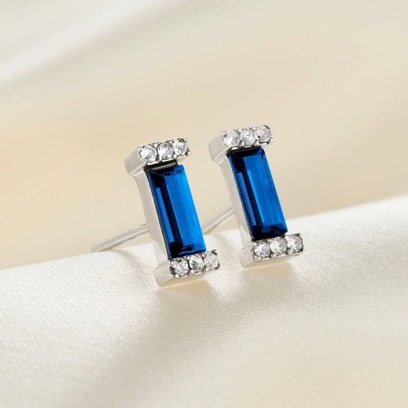 Blaue Saphir Ohrringe, September Geburtsstein Ohrstecker, Sterling Silber Baguette 40 von claudetteworters