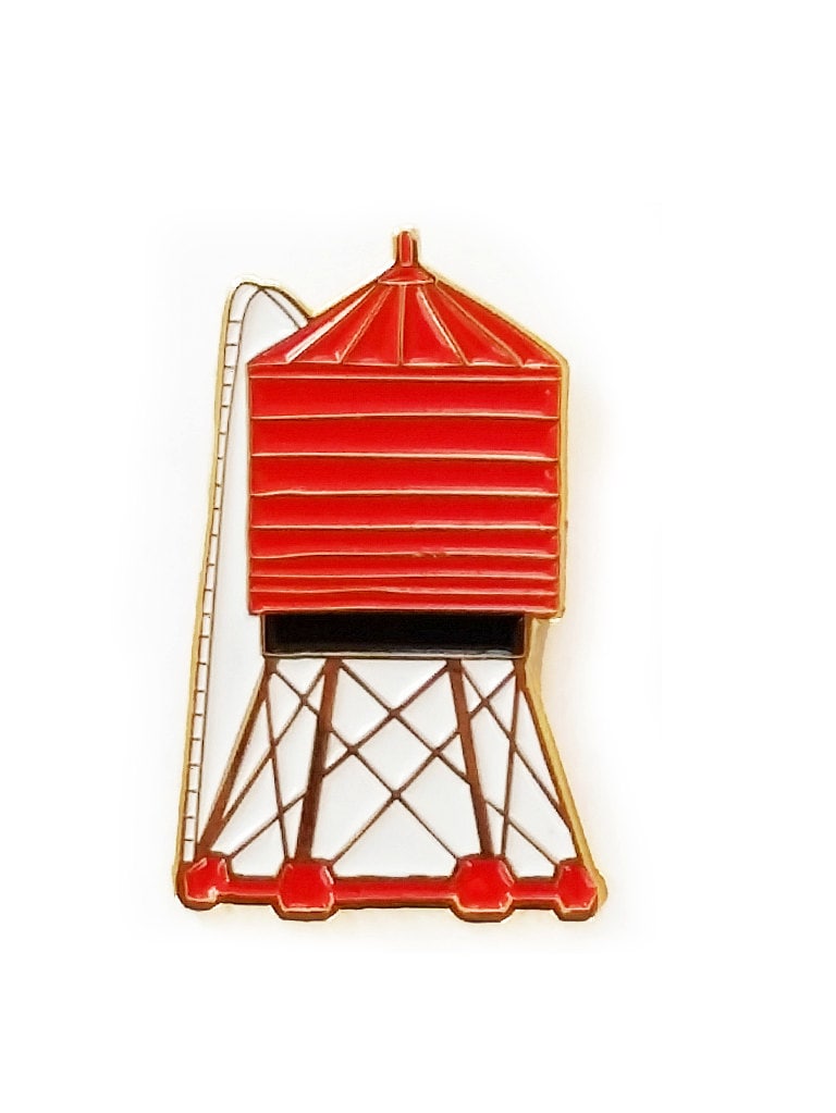 Wasserturm Emaille Pin von claudiagpearson