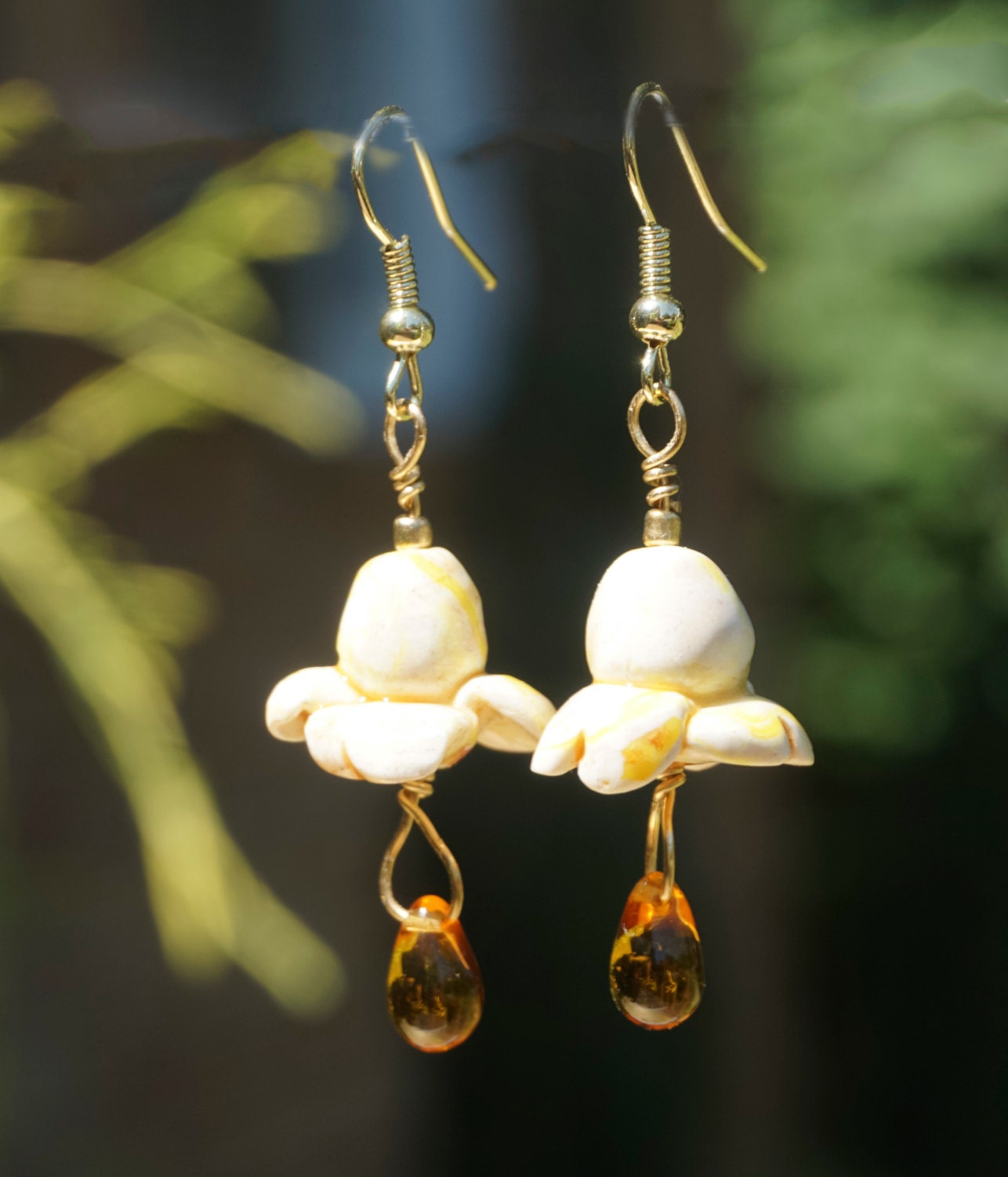 Popcorn-Ohrringe Mit Carmel Ohrhänger Für Popcorn Liebhaber Popcorn-Ohrringe Mit Carmel Ohrhänger Für Popcorn Liebhaber von claythingsofdewire