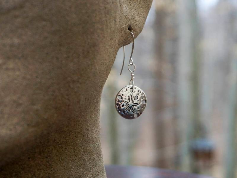 Sand Dollar Ohrringe Sand Dollar Ohrringe von claythingsofdewire
