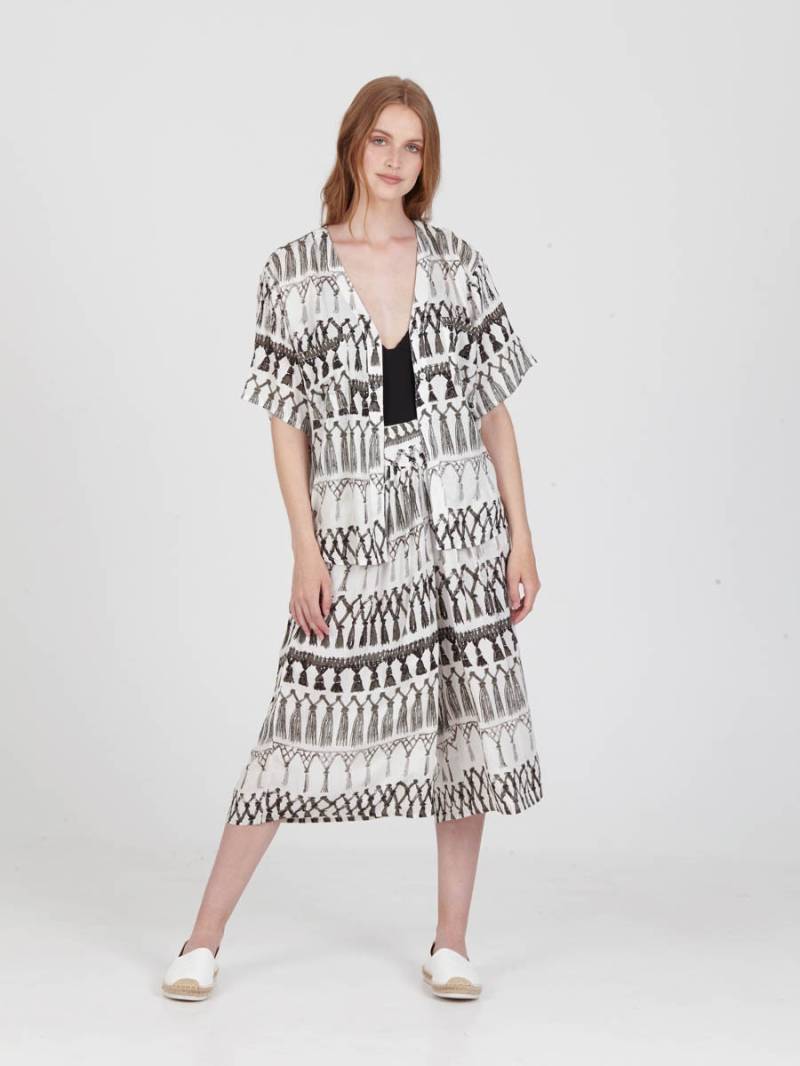 Abgeschnittenes Kurzärmeliges Lockeres Boho Shirt "Fransen Weiß' von cleogatzeli