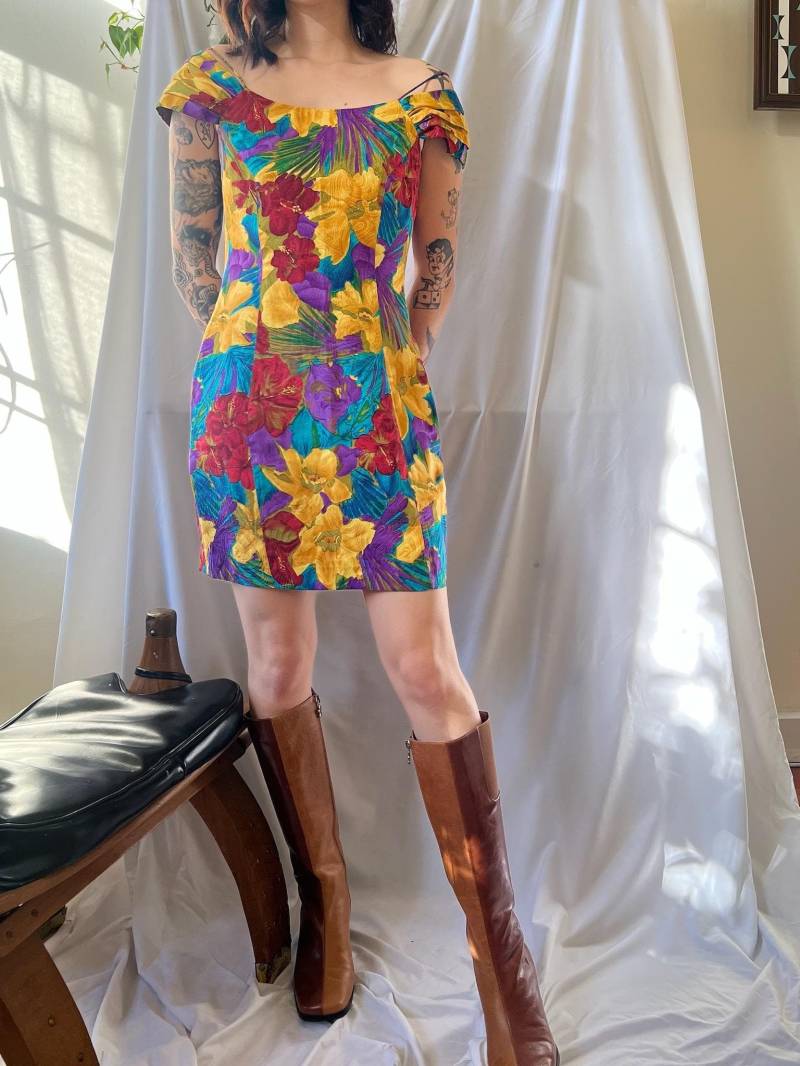 1980Er Jahre Seidenkleid/Schulterfreies Seiden-Cocktailkleid Seidenblumendruck Mini-Seidenkleid von closetcaseVNTG