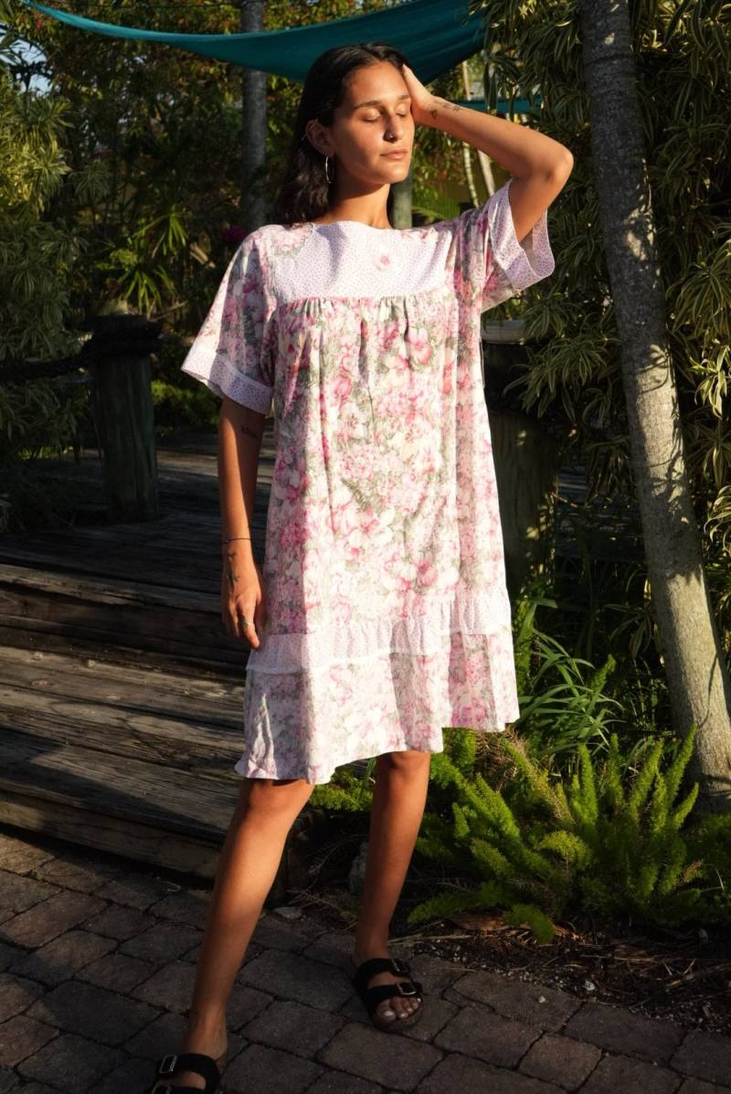 1980Er Jahre Tunika Kleid/Patchwork Blumen Latzkleid Nickerchen Prärie Batsheva Wunsch Haus von closetcaseVNTG