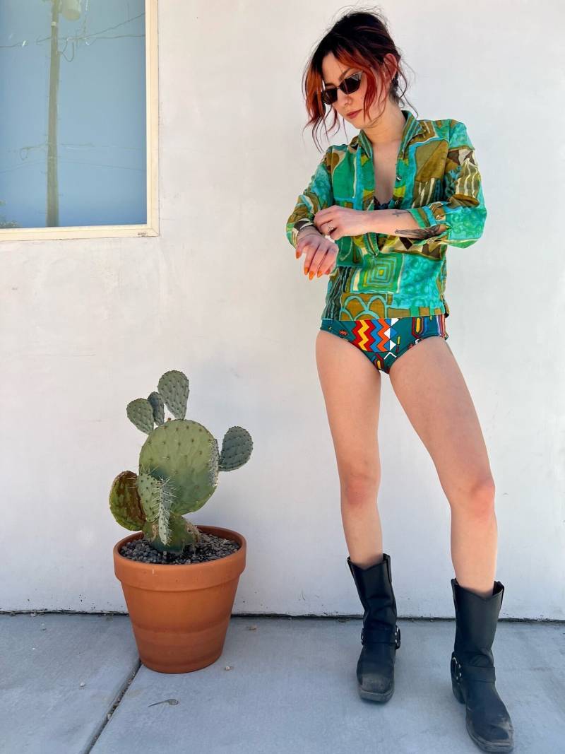 60Er Jahre Bluse Mit Print/Bedruckte Tunika Sekretärin Cocktailkleid Goldenen Knöpfen von closetcaseVNTG