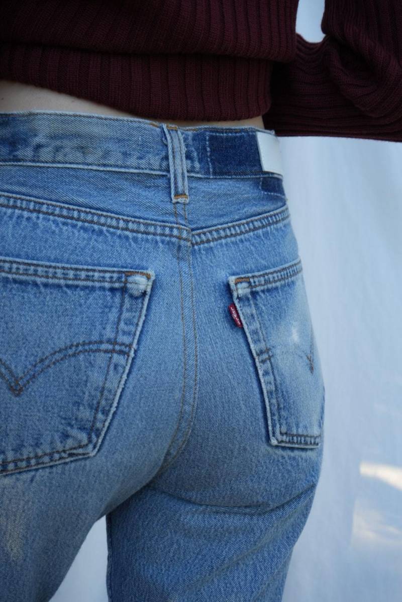 Re/Done Levi's Upcycled Denim Jeans Medium Wash Thrashed Boyfriend Knopffliege von closetcaseVNTG