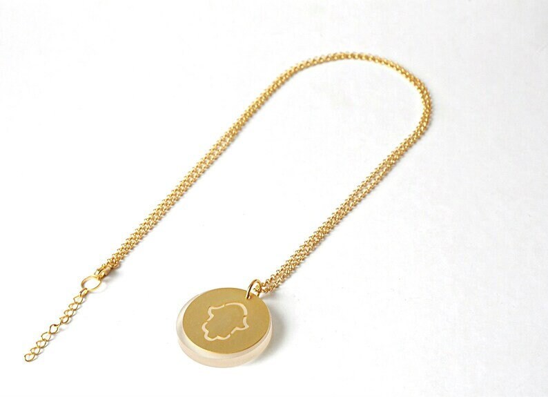 Gold Hamsa Anhänger Halskette, Moderner Anhänger, Hand Der Fatima, Viel Glück Kunst Schmuck, Lange Goldanhänger Halskette von closeupjewelry