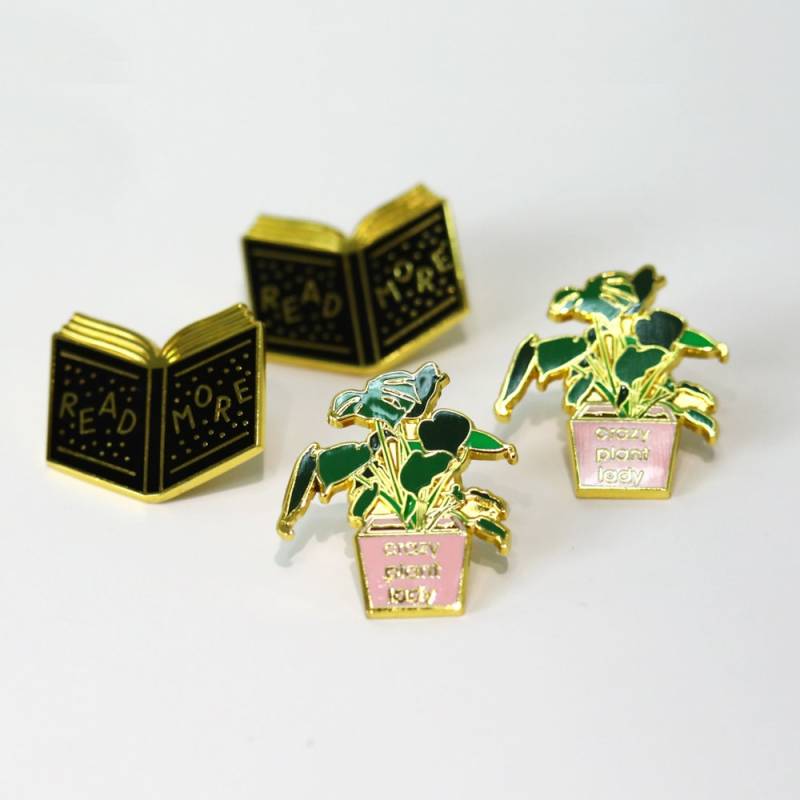 100 Metall-Markenlogoetikett, Anstecknadel, Funkelnder Emaille-Pin, Benutzerdefinierte Pins Und Aufnäher, Metallaufnäher von clothinglabelz