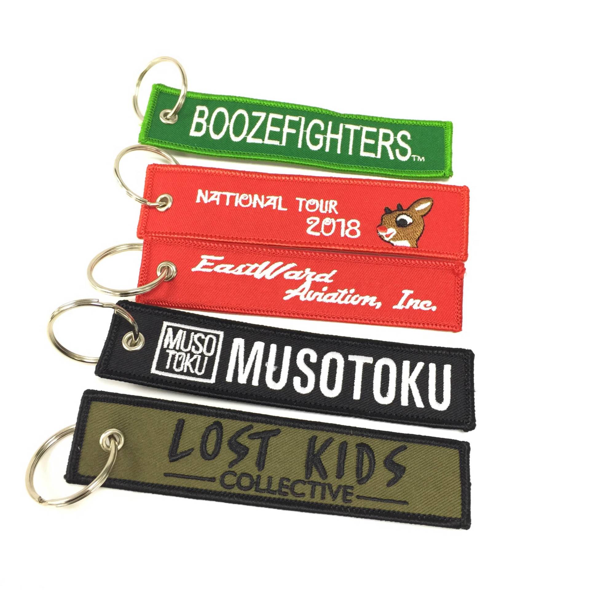 400 Doppelseitiger Gestickter Schlüsselbund, Flug-Schlüsselanhänger, Benutzerdefinierte Schlüsselanhänger, Namens-Schlüsselanhänger von clothinglabelz