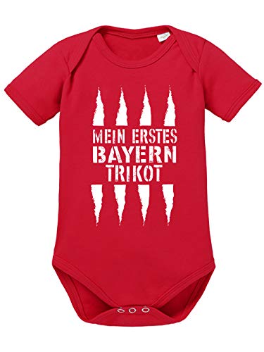 clothinx Mein erstes Bayern Trikot | Lustiges Stadt und Fußballmotiv | Das ist Nachwuchsförderung auf bayrisch | Fußball ist unser Leben Baby-Body aus 100% Bio Baumwolle Rot Gr. 74-80 von clothinx