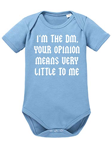 clothinx I am the DM Dungeon Master Pen and Paper Rollenspiel Motiv Baby Body Bio Himmelblau Gr. 68 von clothinx