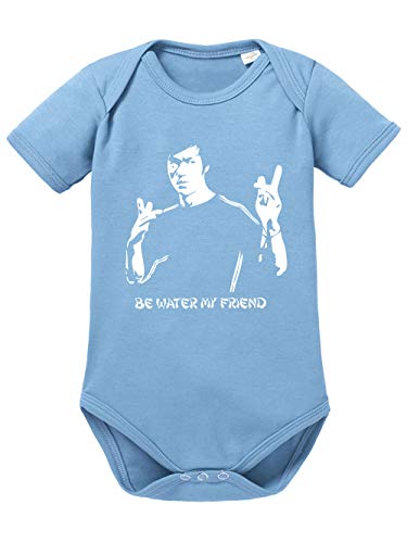 clothinx Karate Meister Lee - Be Water My Friend | Der Kult Kampfsport-Meister aus Hong Kong | Empty your mind, be formless, shapeless, like water. Baby-Body Bio Himmelblau Gr. 74-80 von clothinx