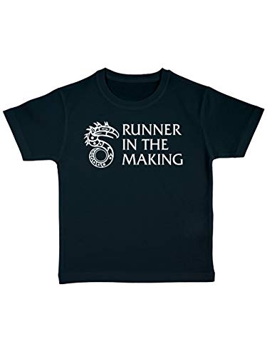 clothinx Shadowrun Runner in The Making | Lizenziertes Original-Design | Hochwertig Bedruckt | Passend Für Jeden Chummer Kinder Bio T-Shirt Schwarz Gr. 92 von clothinx