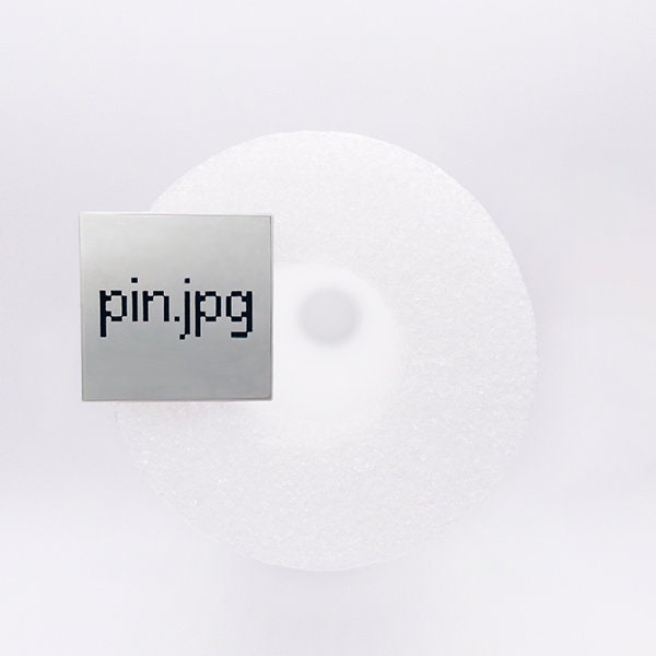 Pin.jpg Emaille Pin Pin.jpg Emaille Pin von clusterfolks