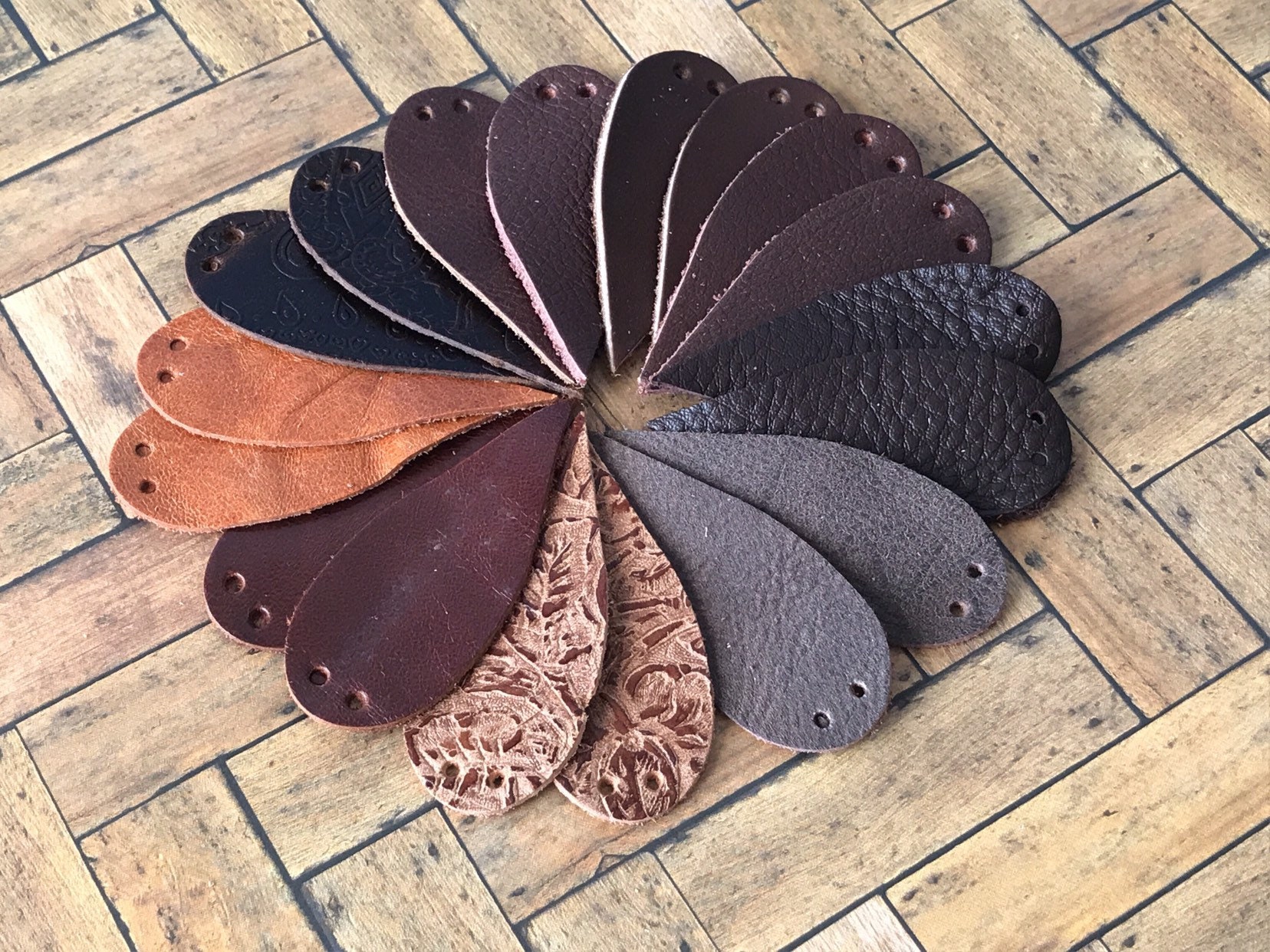 Lederohrringe-Leder Teardrop Ohrringe-Rustic Boho Chic -2, 5 "Vorgeschnittene Ohrringe-Diy Bastelbedarf-Leder Muster Pack-Rohlinge Lederohrringe-Leder Teardrop Ohrringe-Rustic Boho Chic -2, 5 "Vorgeschnittene Ohrringe-Diy Bastelbedarf-Leder Muster Pack-Rohlinge von coastalleathercraft