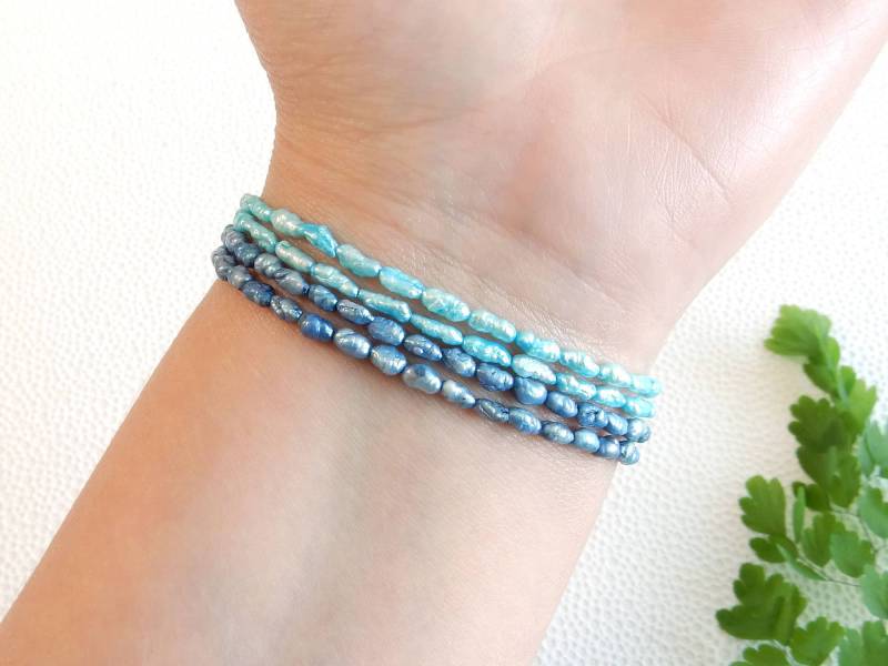 Armband Mit Blauen Süßwasserperlen Und Verschluss Aus Sterlingsilber Armband Mit Blauen Süßwasserperlen Und Verschluss Aus Sterlingsilber von cobaltcorundum