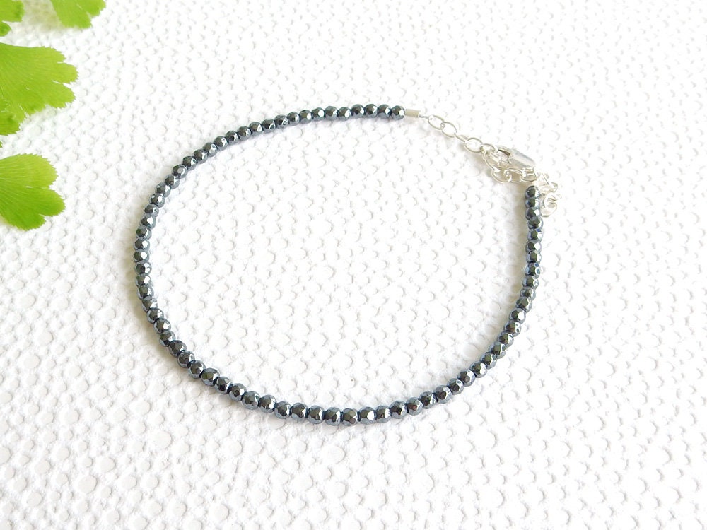 Feines Armband Mit Hämatit-Edelstein, Verschluss Aus Sterlingsilber Und Verlängerungskette | 18-22 cm Feines Armband Mit Hämatit-Edelstein, Verschluss Aus Sterlingsilber Und Verlängerungskette | 18-22 cm von cobaltcorundum