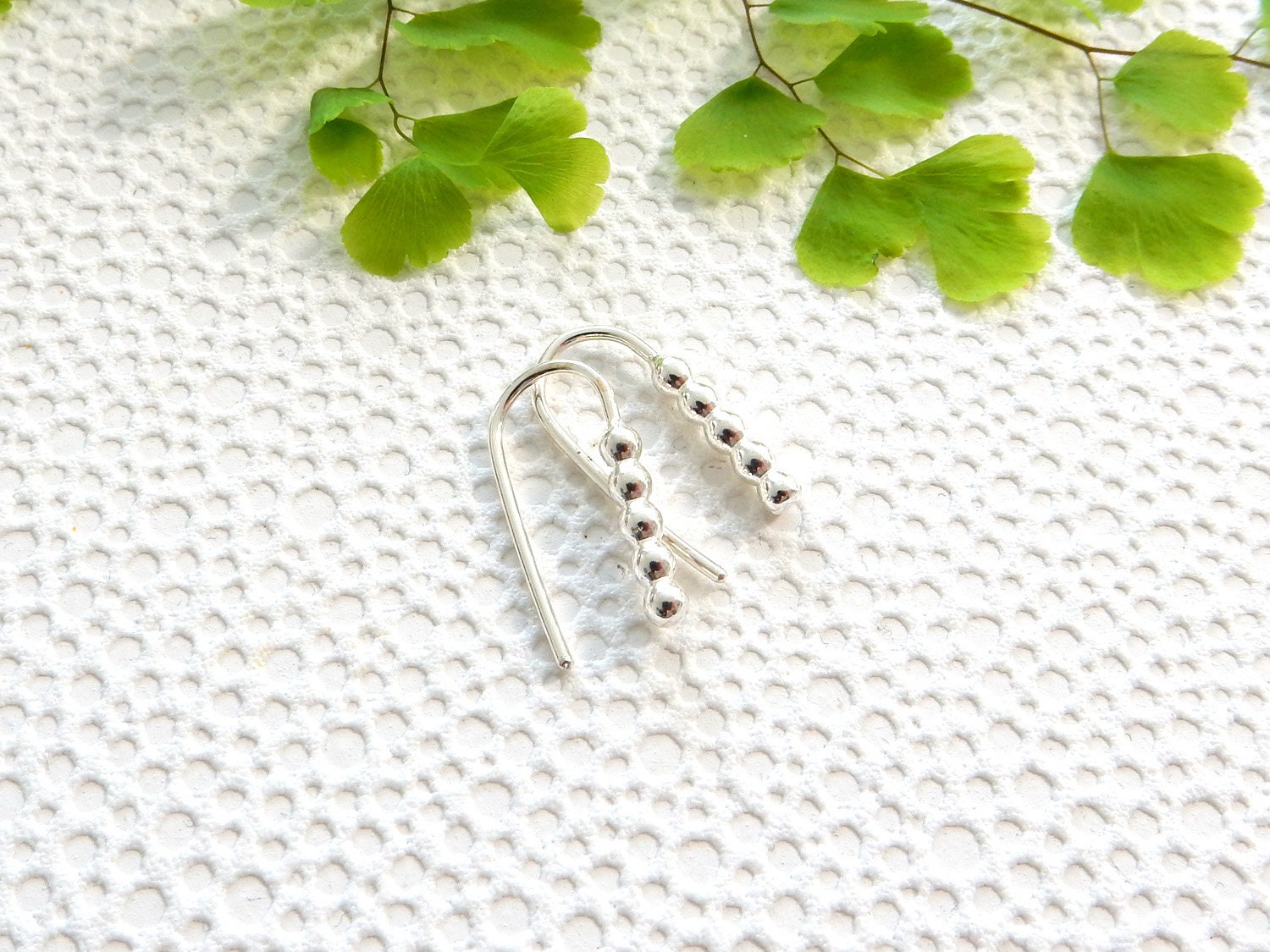 Glänzende Kurze Hängeohrringe Mit Kugeln | Ohrring Aus Sterlingsilber Glänzende Kurze Hängeohrringe Mit Kugeln | Ohrring Aus Sterlingsilber von cobaltcorundum