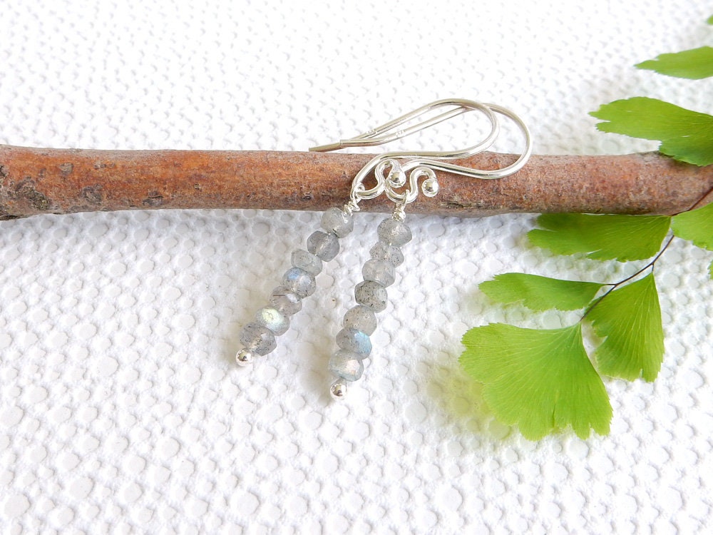 Labradorit-Ohrringe | Edelsteinperlen An Ohrhaken Aus Sterlingsilber Labradorit-Ohrringe | Edelsteinperlen An Ohrhaken Aus Sterlingsilber von cobaltcorundum
