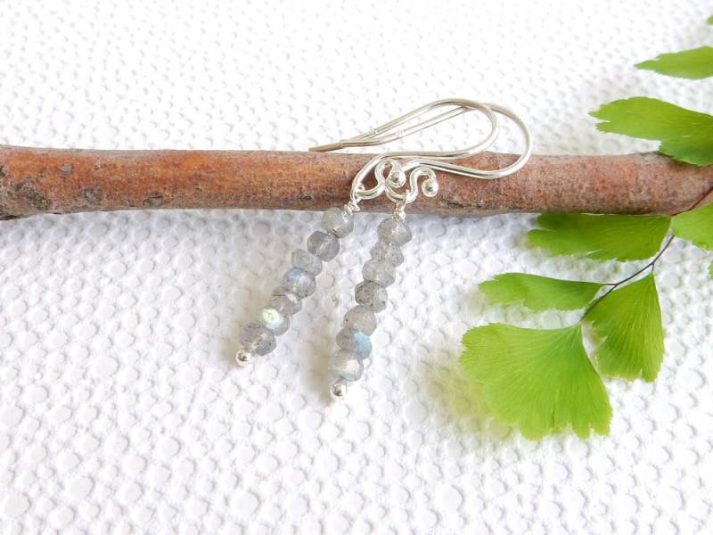 Labradorit-Ohrringe | Edelsteinperlen An Ohrhaken Aus Sterlingsilber Labradorit-Ohrringe | Edelsteinperlen An Ohrhaken Aus Sterlingsilber von cobaltcorundum