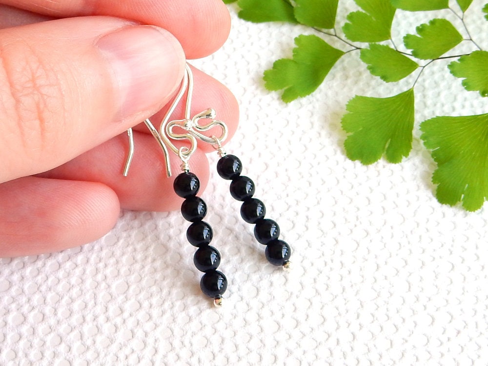 Onyx-Ohrringe | Schwarze Edelsteinperlen An Ohrhaken Aus Sterlingsilber Onyx-Ohrringe | Schwarze Edelsteinperlen An Ohrhaken Aus Sterlingsilber von cobaltcorundum