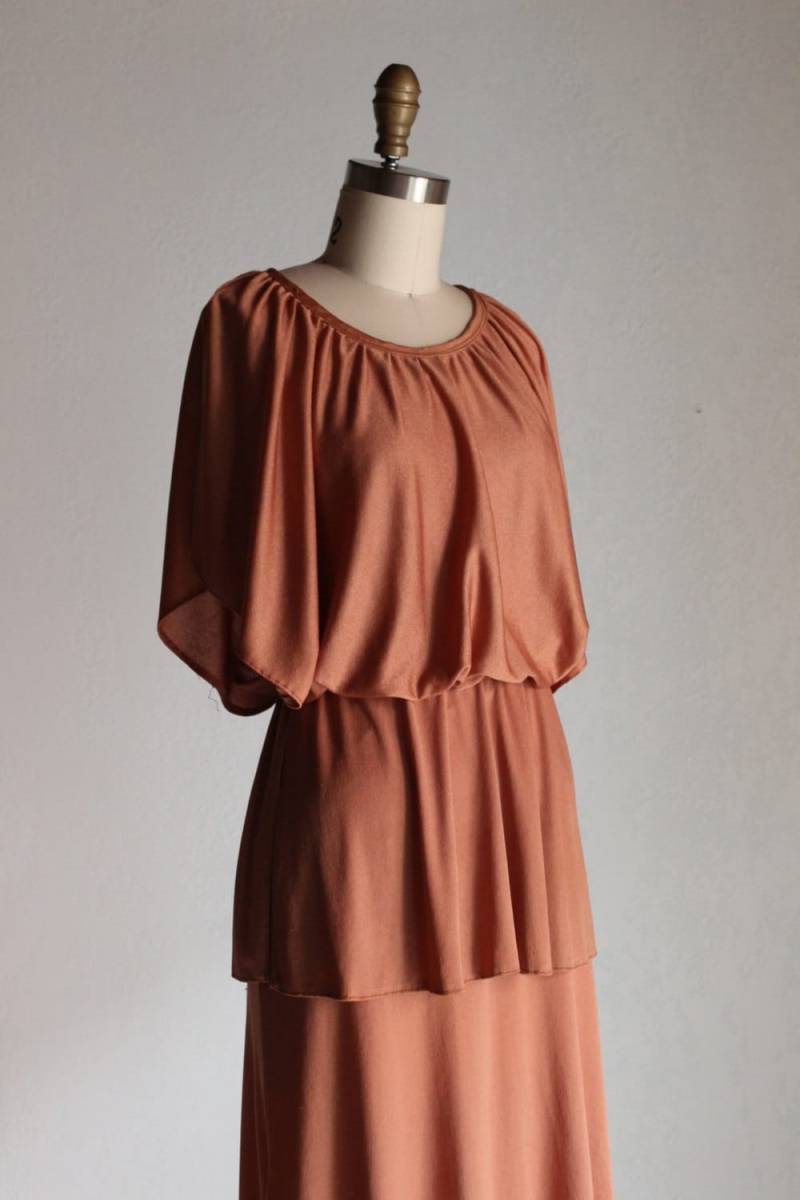 1970Er Jahre Leichtes Goldenes Kleid/Vintage Disco 1970Er Jahre Leichtes Goldenes Kleid/Vintage Disco von cocoandorange