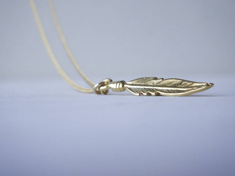 Kleine Feder Halskette in Gold Kleine Feder Halskette in Gold von cocobijouxco
