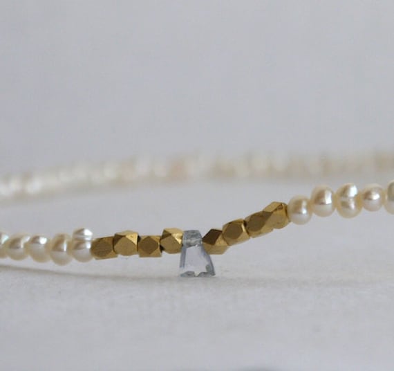 Weisse Kleine Perle Mit Multisaphir Kette Weisse Kleine Perle Mit Multisaphir Kette von cocobijouxco