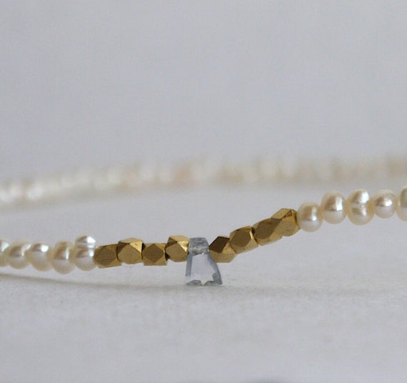 Weisse Kleine Perle Mit Multisaphir Kette Weisse Kleine Perle Mit Multisaphir Kette von cocobijouxco
