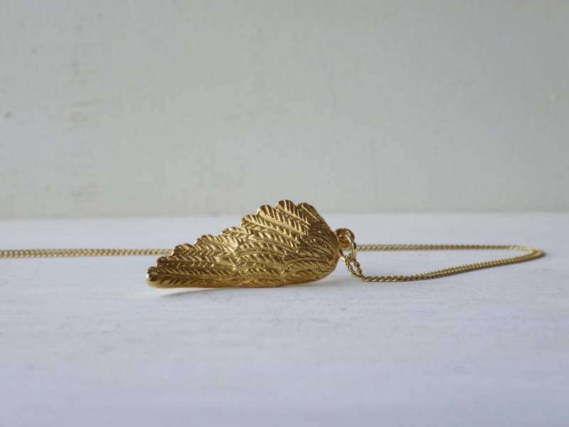 Zarte Federkette in Gold Zarte Federkette in Gold von cocobijouxco