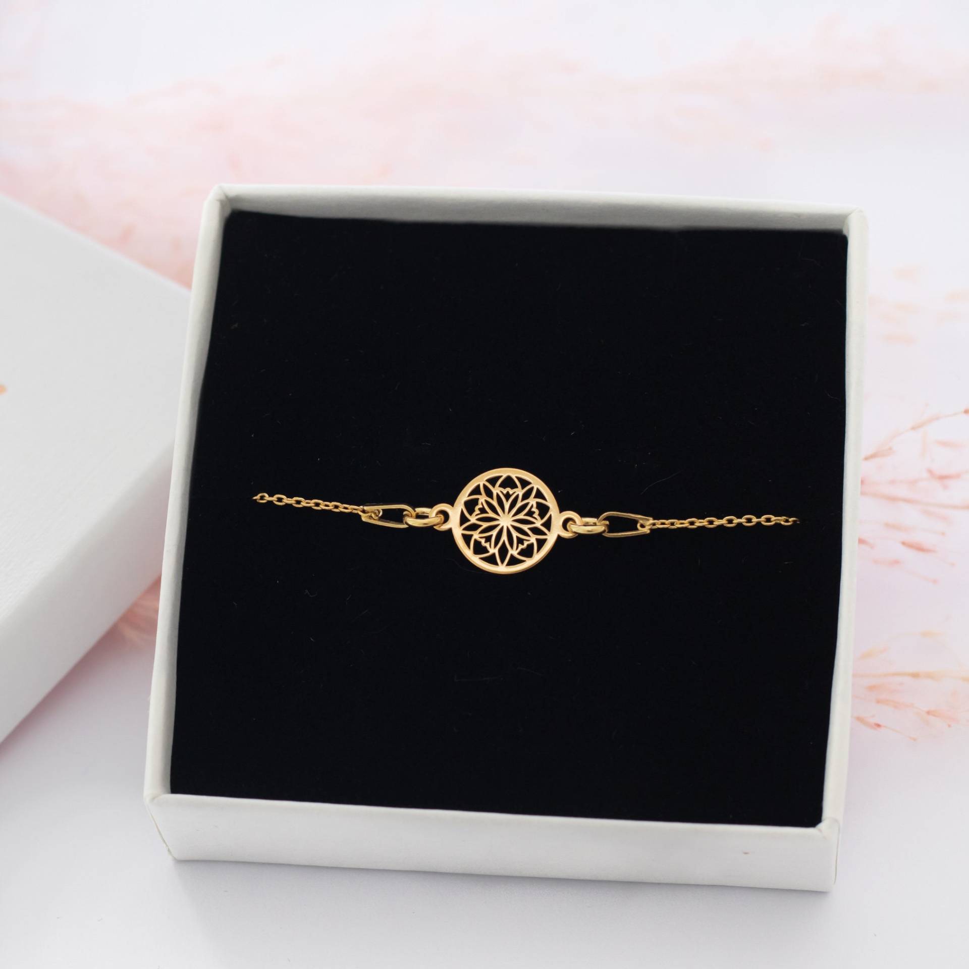 Gold Armbänder Für Frauen, Zierliches Boho Chic Dreamcatcher Armband, Bedeutungsvolles Mandala Geschenk Sie, Style Damen Schmuck von cocollaArt