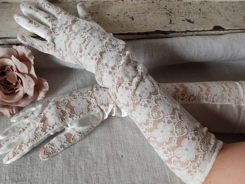 Röckl Damen Spitzen Handschuhe Off White Ellbogenlang Vintage Look Hochzeit Second Hand von coerdefleur