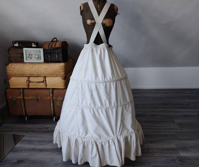 Vintage Reifrock Krinoline Real Shabby Damaged Condition Theaterfundus Requisite Kostüm Karneval Fasching Boudoir Bohemian French Jdl Vintage Reifrock Krinoline Real Shabby Damaged Condition Theaterfundus Requisite Kostüm Karneval Fasching Boudoir Bohemian French Jdl von coerdefleur