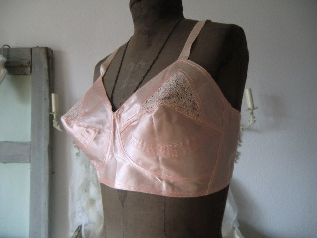 Vintage Spitztüten Bh 30Er 40Er 50Er Triumph Büstenhalter Mieder Lachs Glanzsatin von coerdefleur