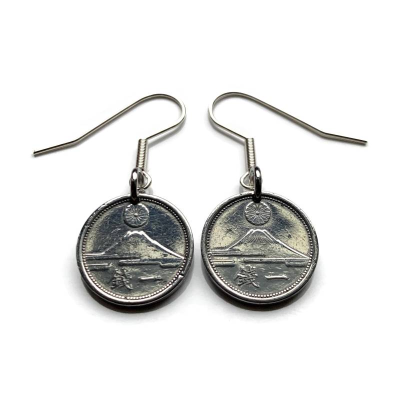 1941 Japan Nippon 1 Sen Münze Ohrringe Mount Fuji World War 2 Tokyo Yokohama Kobe Shizuoka Chrysantheme Saitama Sendai Niigata Yono E000052 von coinedJEWELRY