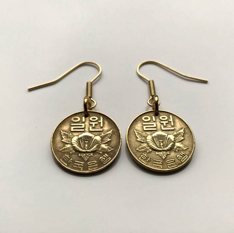 1967 Südkorea 1 Won Münzohrringe Rose Of Sharon Mugunghwa Seoul Daehan Minguk Suwon Ulsan Changwon Nationalblume Boeun Bagua E000041 1967 Südkorea 1 Won Münzohrringe Rose Of Sharon Mugunghwa Seoul Daehan Minguk Suwon Ulsan Changwon Nationalblume Boeun Bagua E000041 von coinedJEWELRY