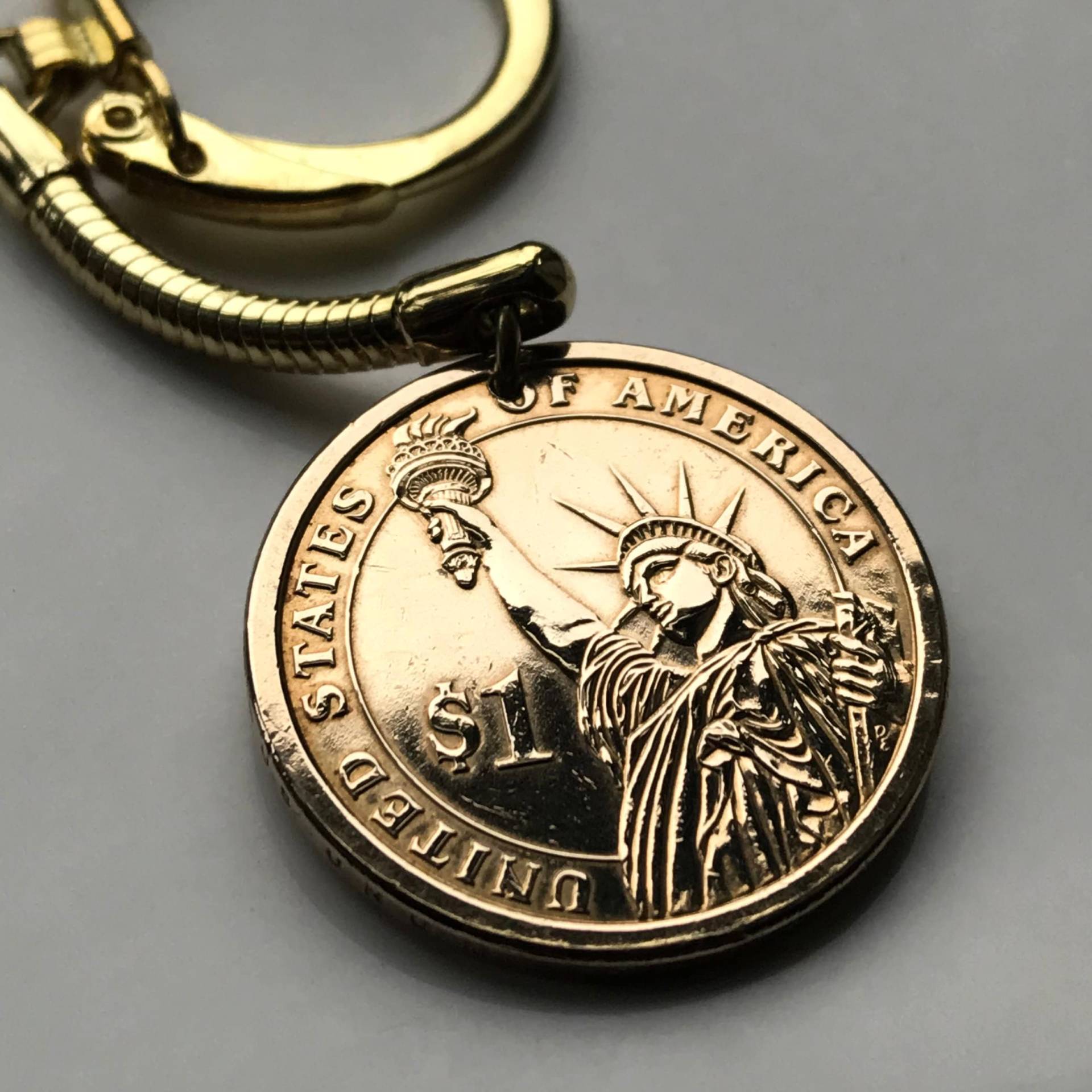 2008 Usa 1 Dollar Münze Anhänger Freiheitsstatue New York Nyc Ellis Island Batterie Park Times Square 42nd N003046 von coinedJEWELRY