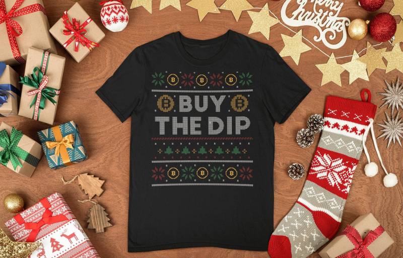 Buy The Dip Bitcoin Weihnachts T-Shirt Buy The Dip Bitcoin Weihnachts T-Shirt von coinstopDE