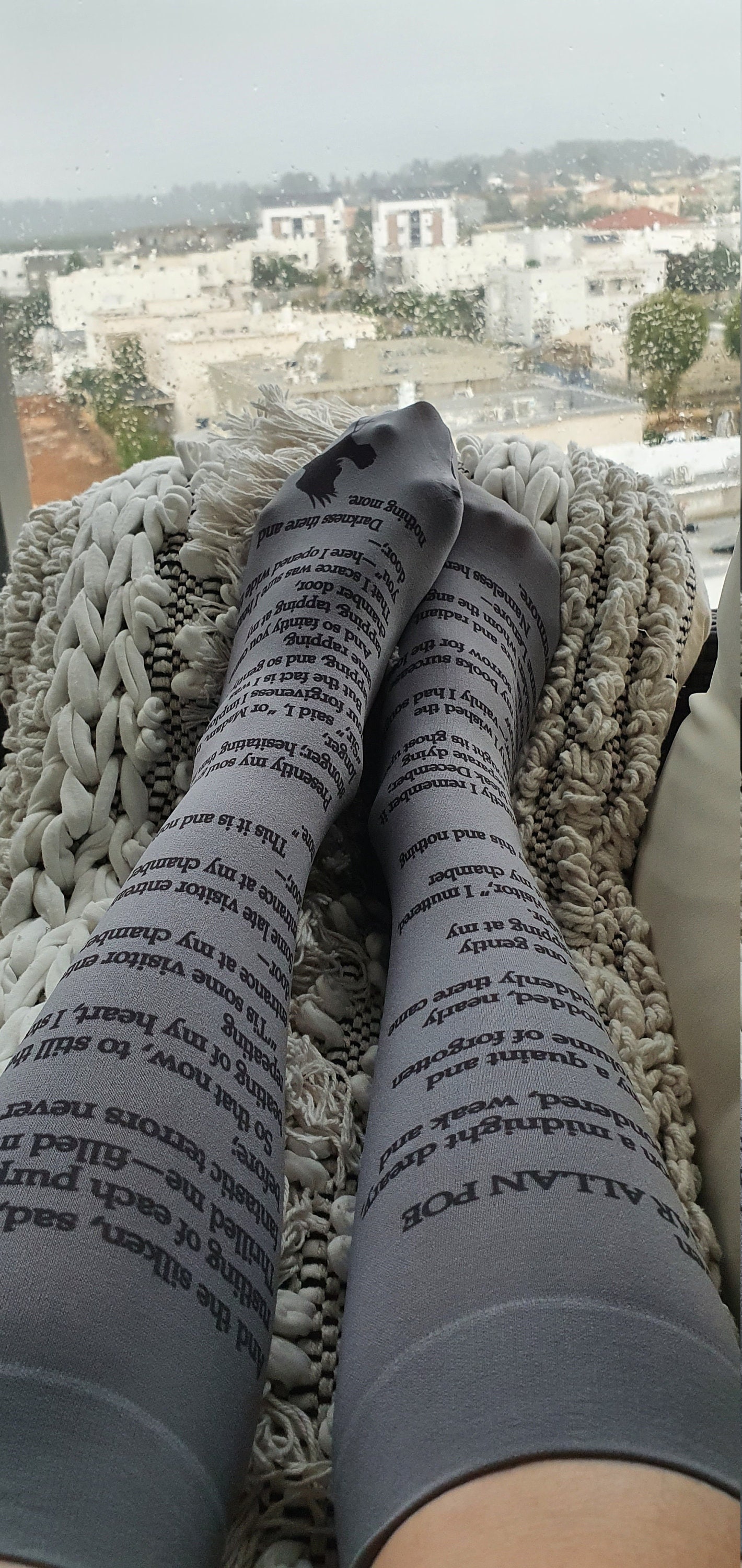 Der Rabe Bedruckte Socken, Edgar Allan Poe, Literatur, Buchliebhaber, Bücher, Lesen, Poesie Text Socken Mit von colinedesign