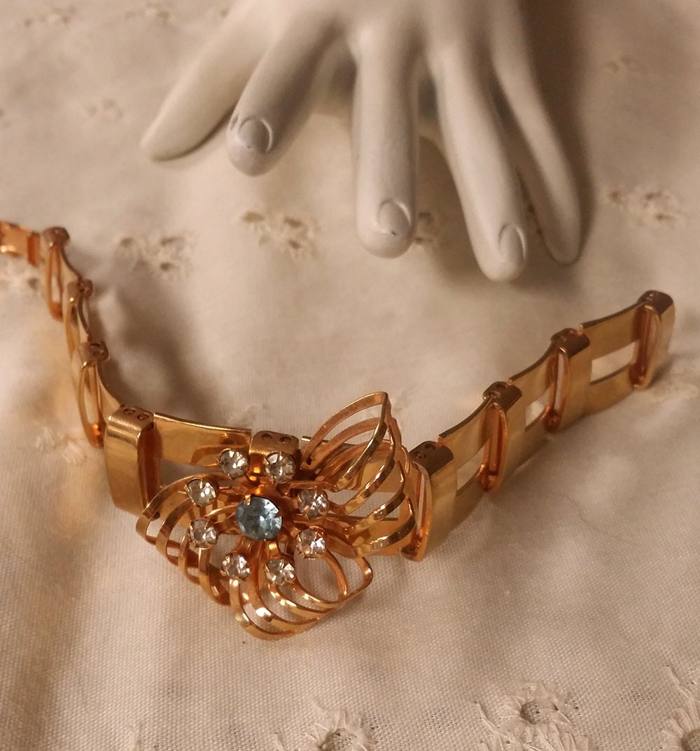 50Er Jahre Stilisierte Retro Gold-Ton Blau Und Klar Blumen Strass Armband von collectiblejewels