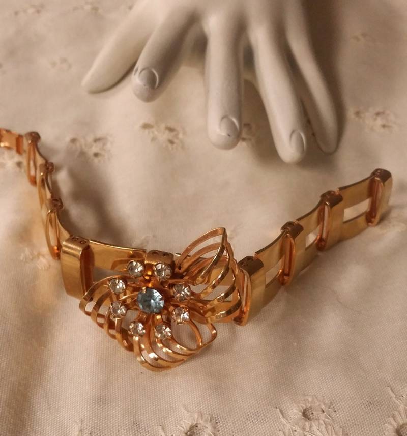 50Er Jahre Stilisierte Retro Gold-Ton Blau Und Klar Blumen Strass Armband von collectiblejewels