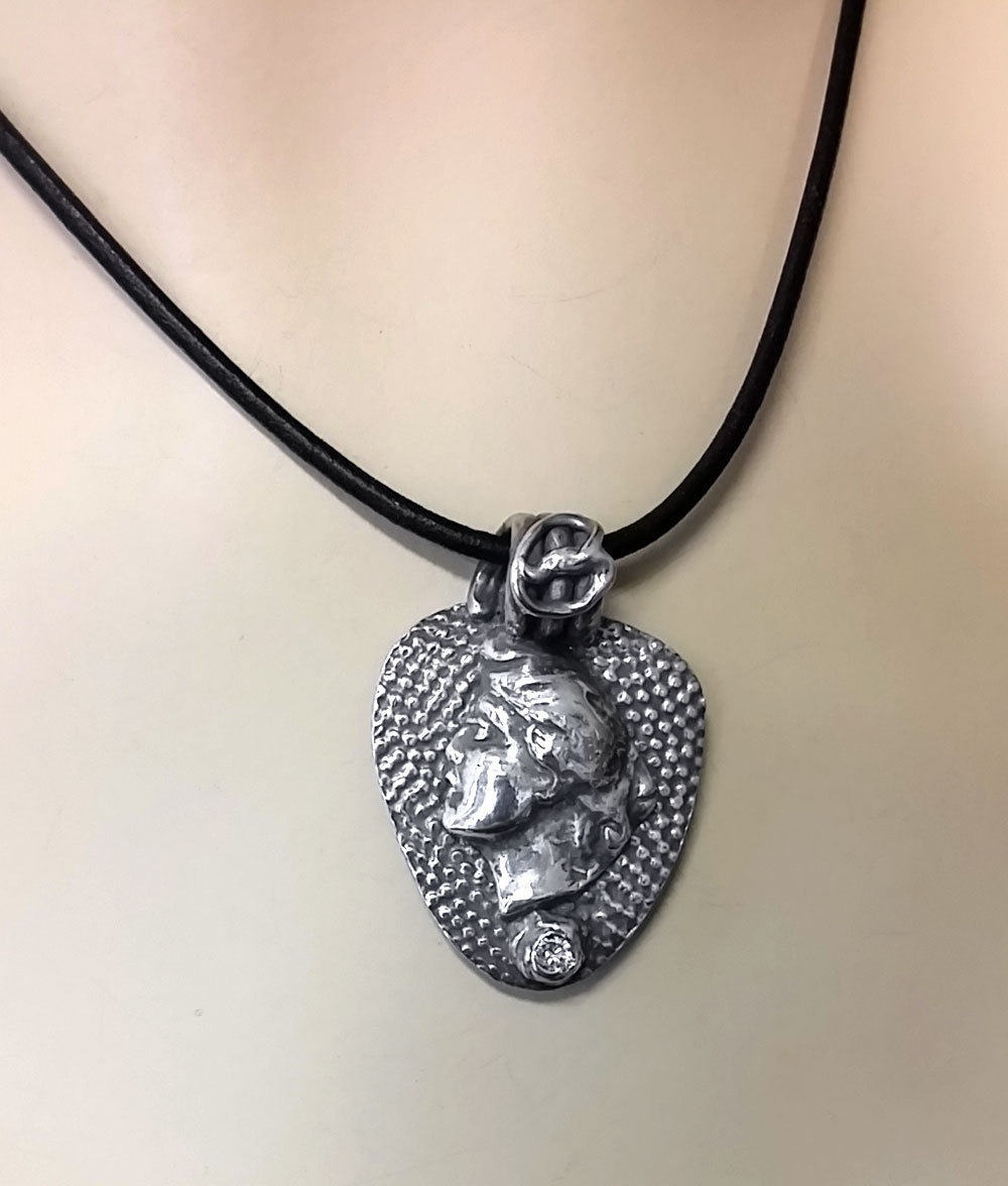 Ooak Feine Silber "Return Of The Gibson Girl" Anhänger Auf 16 Zoll 2mm Leder Halsband Ss Spange von collectiblejewels