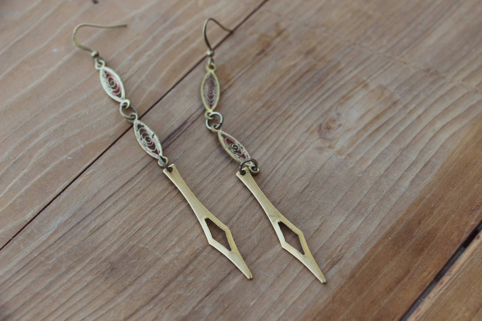 Art Deco Inspirierten Messing Filigran Und Spike Schulter Staubtuch Aussage Ohrringe Art Deco Inspirierten Messing Filigran Und Spike Schulter Staubtuch Aussage Ohrringe von collectingnectar