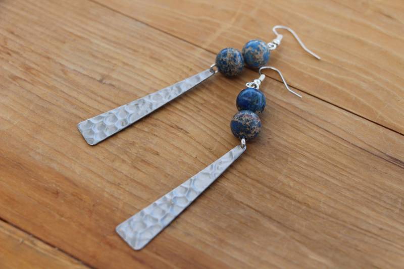 Blauer Jaspis Und Silber Wellenförmig Dreieck Baumeln, Statement Ohrringe Blauer Jaspis Und Silber Wellenförmig Dreieck Baumeln, Statement Ohrringe von collectingnectar