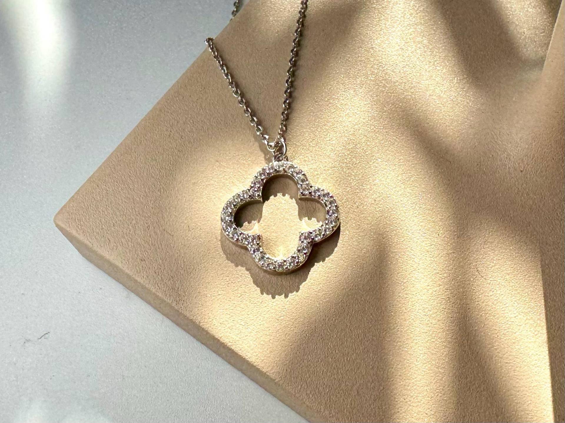 Kette Gaya - Halskette Gold, Silber, Roségold Moderner Schmuck Zirkonia Kette Gaya - Halskette Gold, Silber, Roségold Moderner Schmuck Zirkonia von colletJEWELLERY