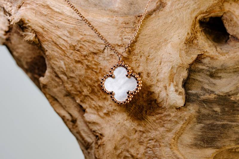 Kette Gaya - Halskette Roségold Moderner Schmuck Perlmutt von colletJEWELLERY