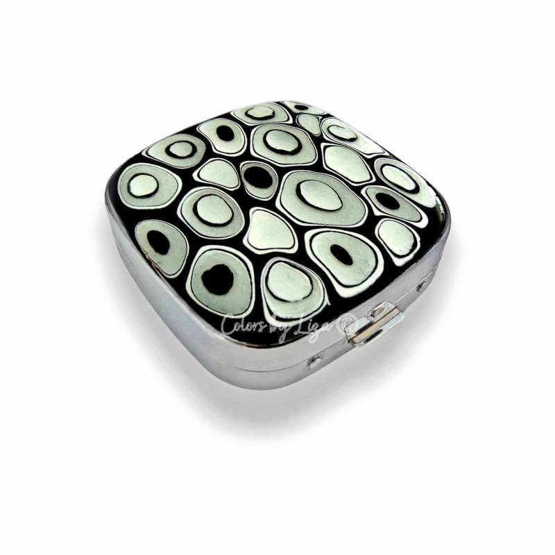 Handbemalte Emaille-Pillendose Mit Spiegel Mod Style, Personalisierte Option von colorsbyliza